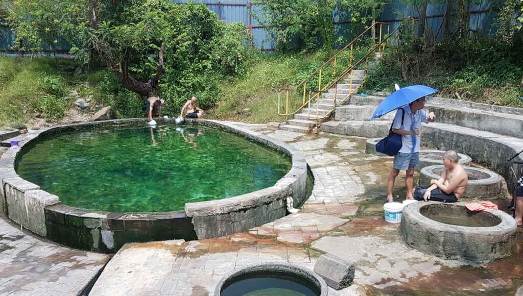 waktu operasi selayang hot spring