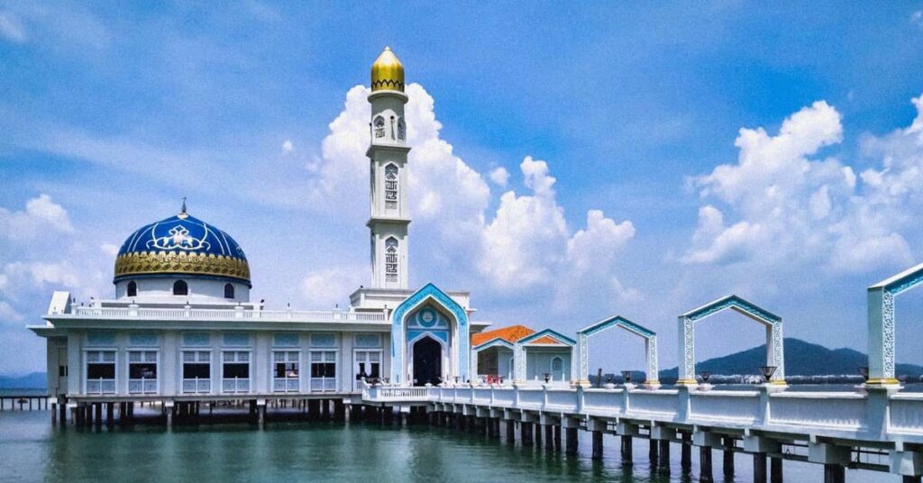 masjid terapung pulau pangkor