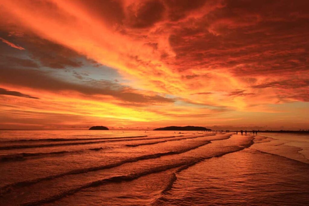 sunset pantai tanjung aru
