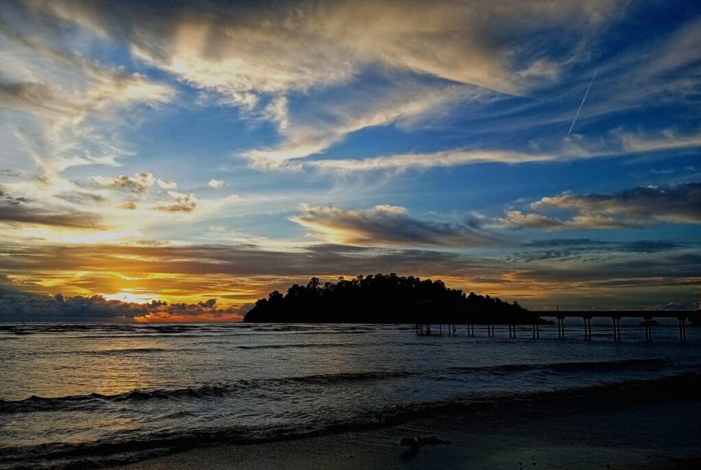 sunset pulau sayak
