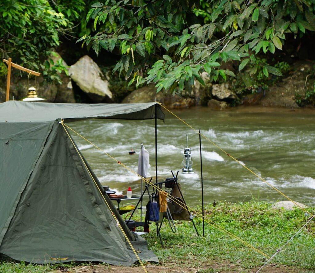 kemudahan riverside camp
